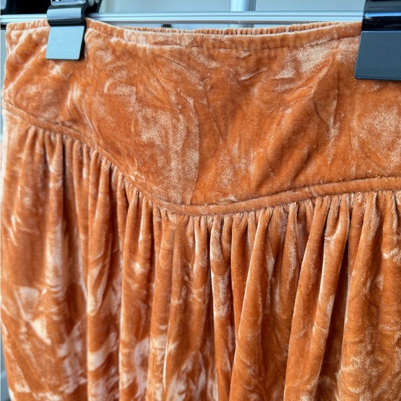 Urban Outfitters Crushed Velvet Joggers in Burnt Orange - Picture 2 of 6